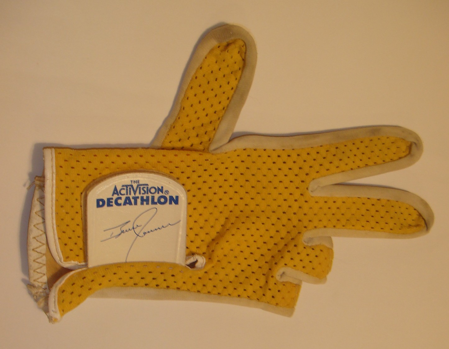 Decathlon Game Glove
