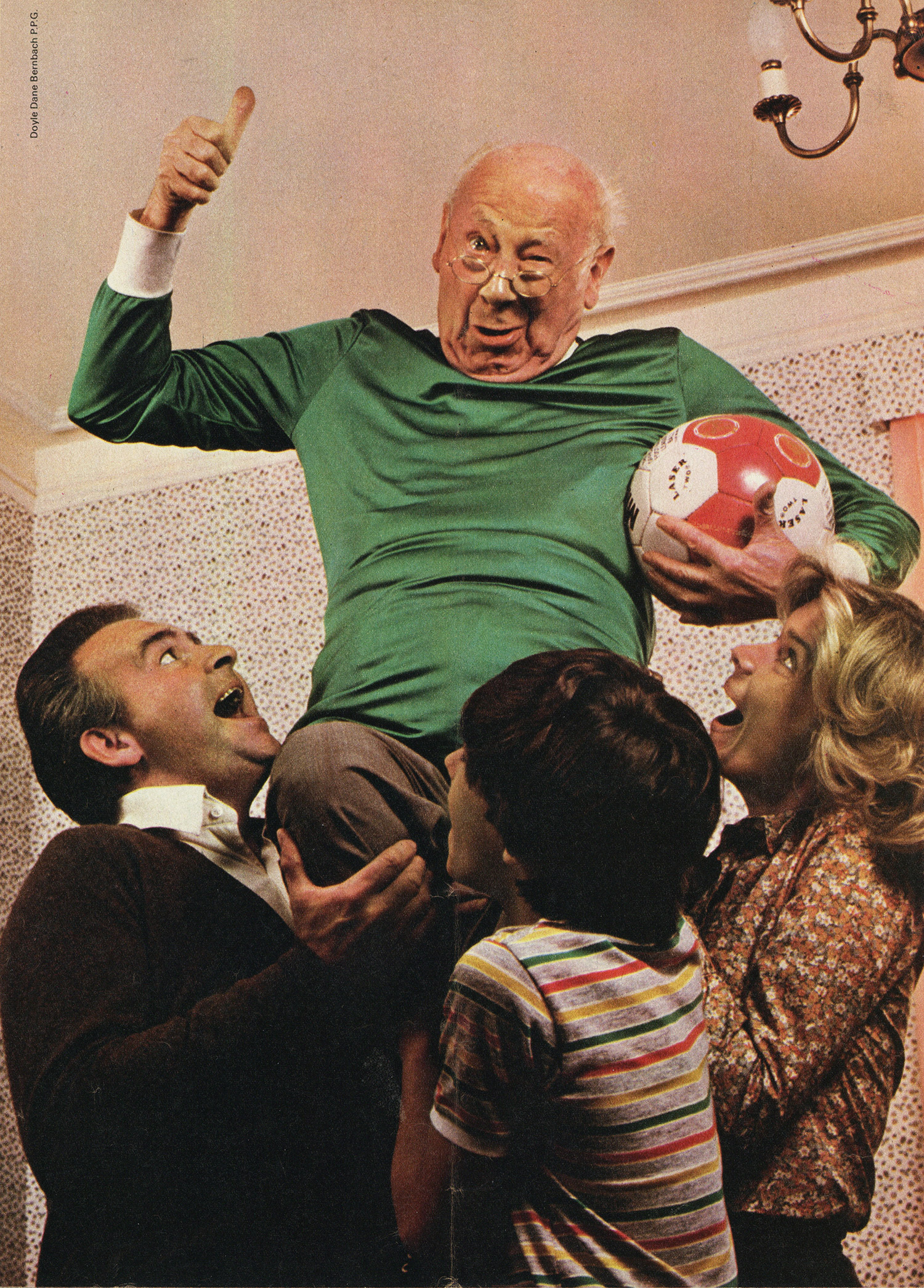 A 72 Ans, Grand-Père Découvrit qu'il Était le Plus Vieil Espoir du Football Français. · page 2/2 · 1981